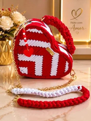 Bolsa Coração Artesanal em Fio de Malha