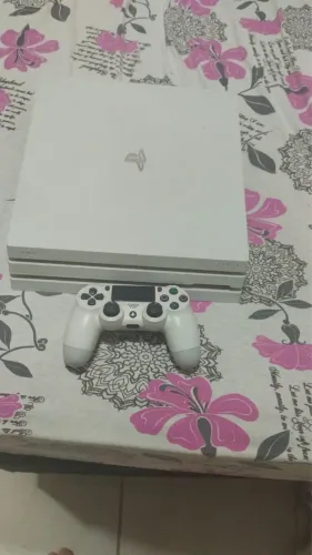 PlayStation 4 Pro Glacier White 1TB