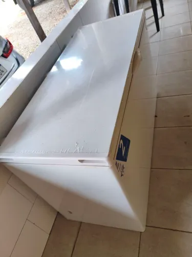 Frezer vertical motor queimado,para usar como caixa de isopor 