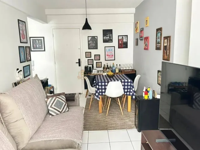 Apartamento Reformado com 2 Quartos na Tijuca