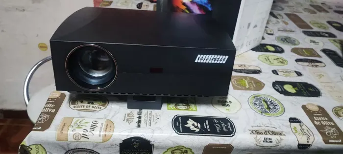 Projetor led F30 II com 4200 lumes