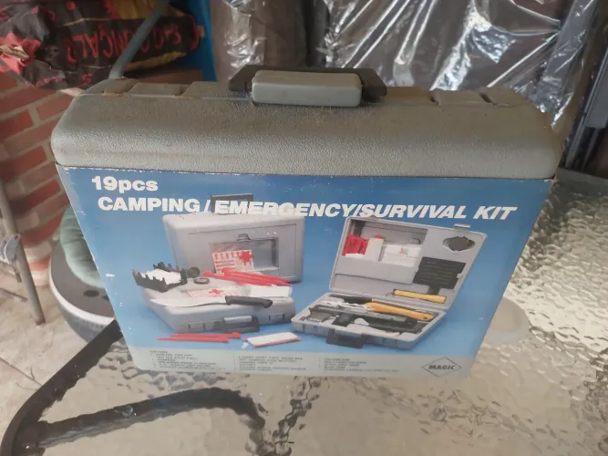 Antigo Kit Camping Emergência Sobrevivência 19 Peças - SEM USO