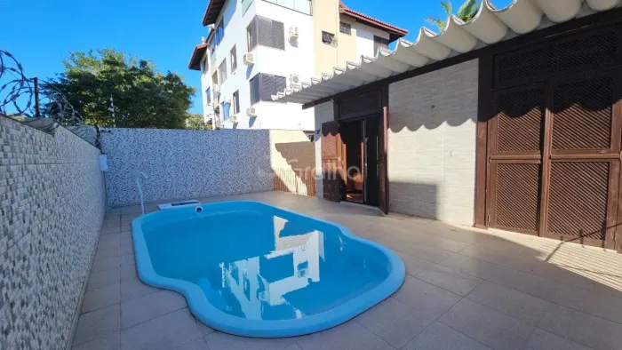 Casa Residencial de 174,60m² com 4 quartos em Canasvieiras