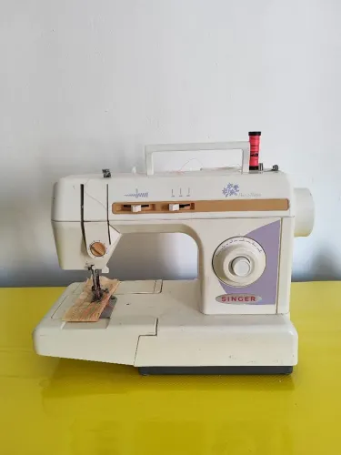 Máquina de costura Singer prét -à ponter exatamente 599