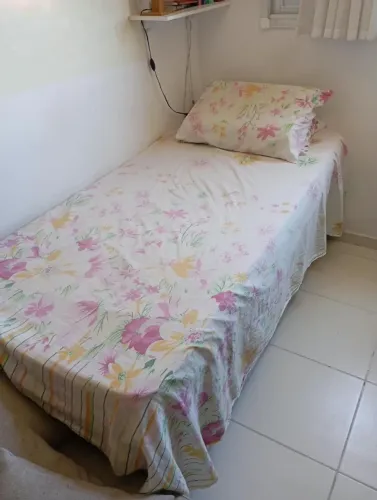 bicama de solteiro com bau e colchão