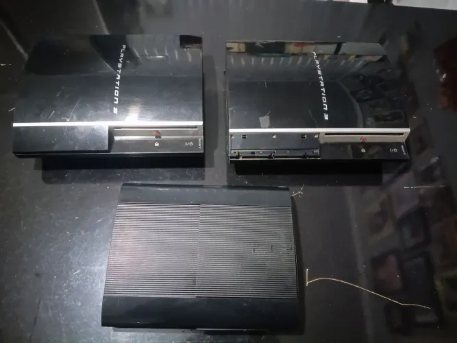 3 Playstation 3 os dois FAT liga e desliga e o super slim não liga