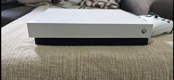 Vendo X Box One X de 1 TB