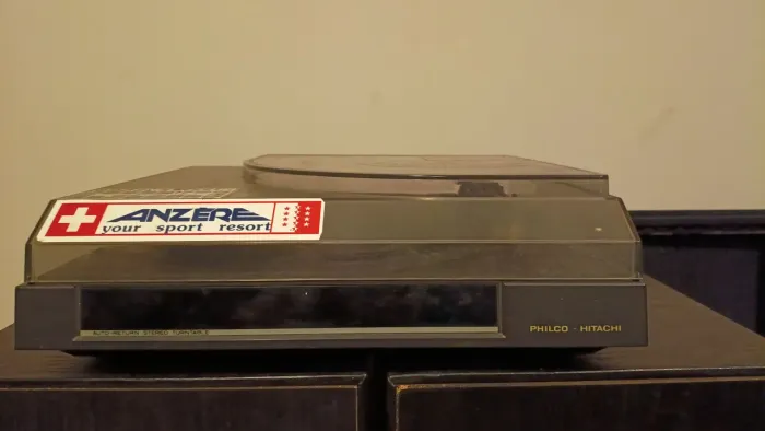 Toca discos Philco Hitachi para revisão