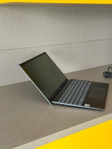 Notebook Asus 13 polegadas UX325J