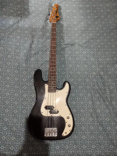 Baixo Washburn Lyon