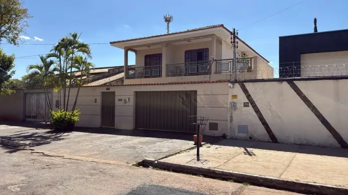 Sobrado, 4 quartos, 1 suíte, 280 m², 4 vagas no Jardim Europa em Goiânia
