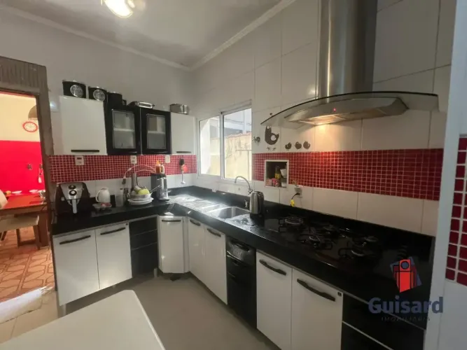 LINDA CASA PARA LOCAÇÃO EM TREMEMBÉ/SP com 3 quartos