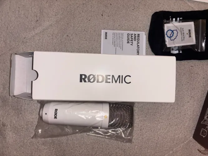 Microfone Condensador Røde NT1 Signature Series (Branco) - Kit Completo