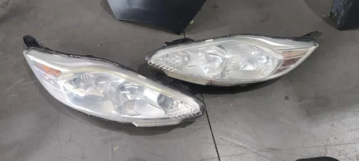 PAR DE FAROL NEW FIESTA MEXICANO ld recuperado as garras