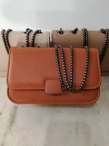 Bolsa de lado com alça de corrente ?bolsa pequena para festas e dia a dia ?