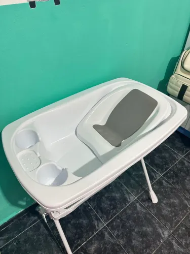 Banheira com suporte, usada apenas duas vezes 