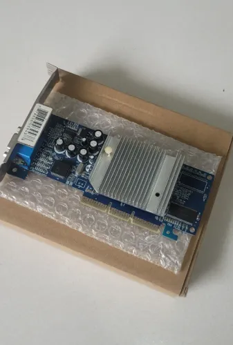 Placa de Vídeo GeForce MX4000 64MB DDR AGP - Sem Teste Atual