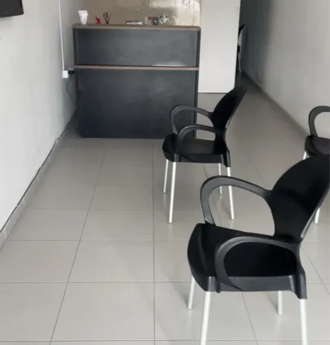 Balcão e 5 cadeiras Tramontina para consultório