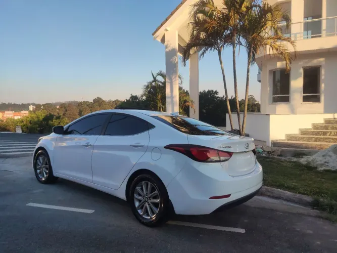 Hyundai Elantra GLS 2.0 16V Flex Aut. 2015