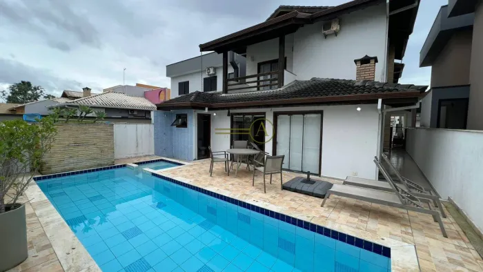 SOBRADO MOBILIADO E DECORADO PARA LOCAÇÃO COND TRÊS MARIAS EM PERUÍBE