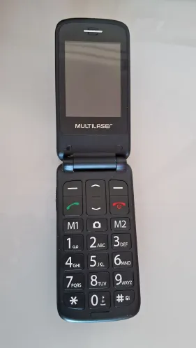 Celular Multilaser Flip Vita na cor preta, projetado com teclas grandes