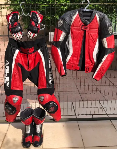 MACACÃO MOTOCICLISTA ARLEN NESS 2 PEÇAS TAM 56 + Luvas e Bota número 44