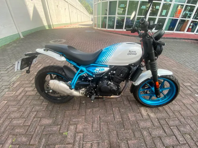 Royal Enfield zerada! Apenas 750 km