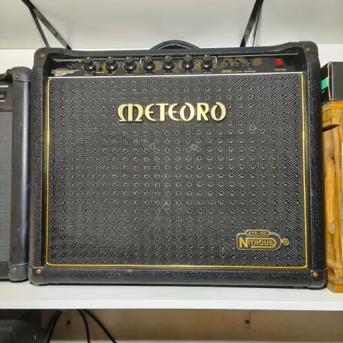 Amplificador de guitarra 100w em estado de novo