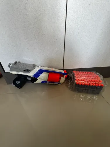 Nerf elite com 80 balas 