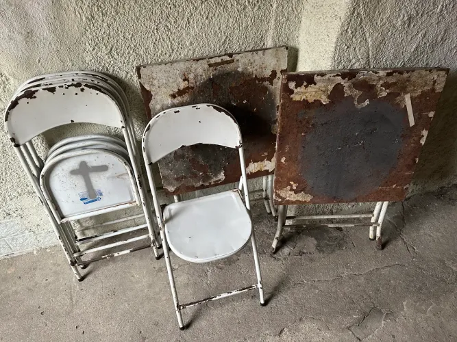 Mesa de ferro dobrável