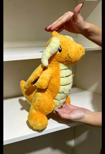Pelúcia pokémom Dragonite 32cm