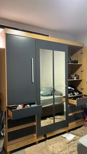 Guarda-Roupa Casal Cádis Demóbile 4 Portas 6 Gavetas com Espelho