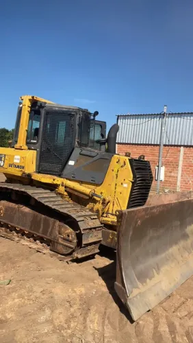 Trator D61EX ano 2013 com 5.900 horas trabalhada pego caminhão ou caminhonete no negócio