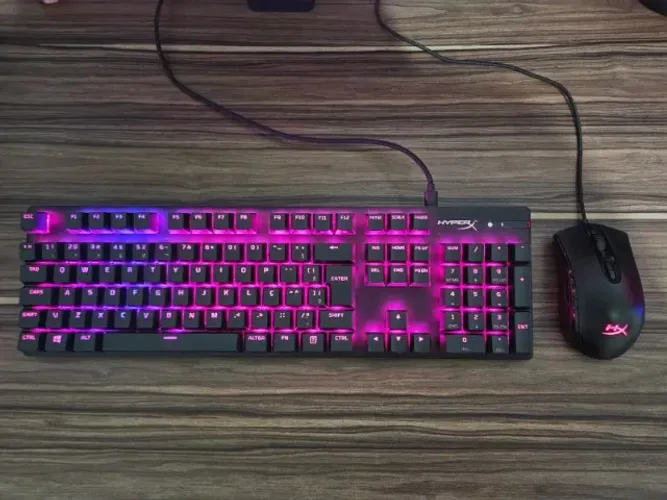 Kit teclado mecânico e mouse HyperX + mousepad