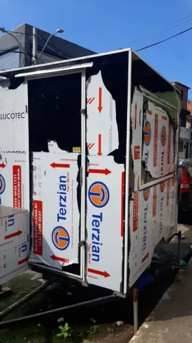 Food truck! Nunca usado, ainda está na fábrica. Pronto pra uso! Posso financiar rápido.