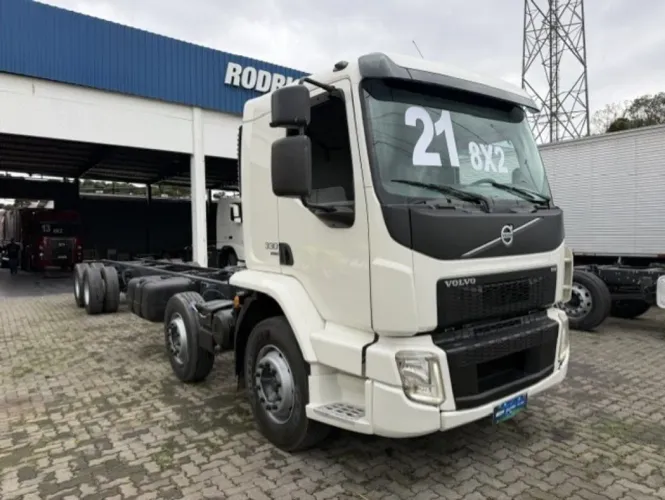 VOLVO VM 330 8x2 2P (E5)