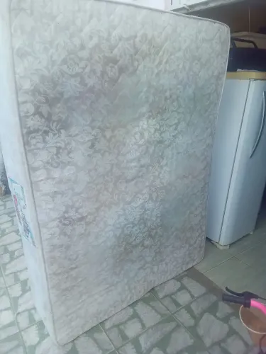 Vendo cama box casal.