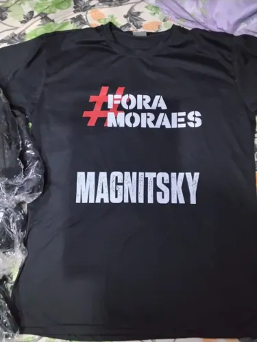 Camiseta Estampada Temática Política Preta