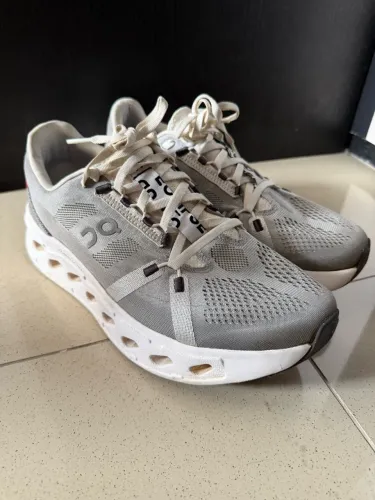 Tenis on cloud lindo tam 41