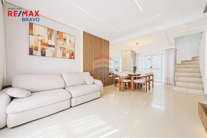 Sobrado de 141m² no Neoville, com 5 quartos, sendo 1 suíte e 2 vagas de garagem