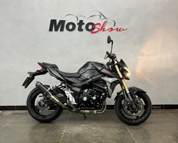 Suzuki GSR 750
