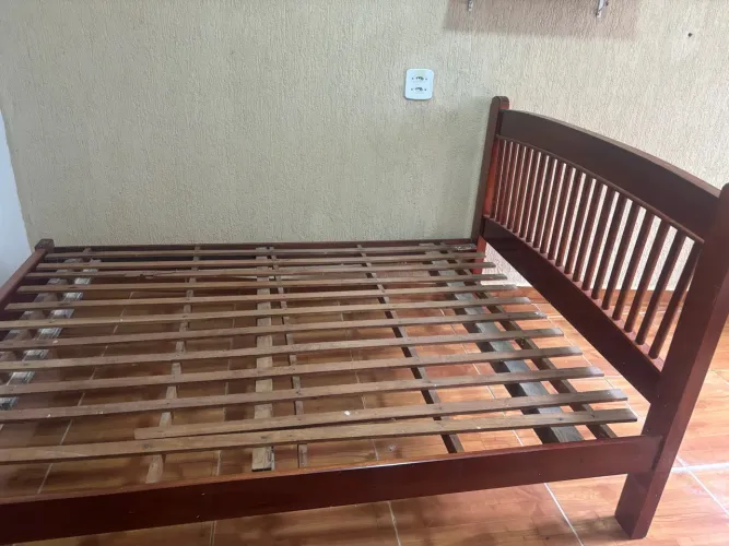 Cama de casal madeira maciça