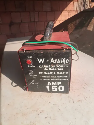 Carregador de bateria de 150 amperes muito bom reforçado