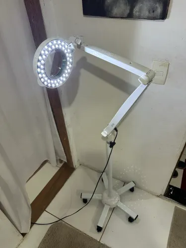 Luminária led com lupa