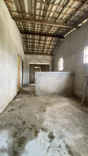 Vende-se uma casa