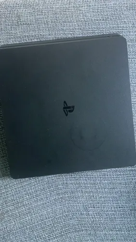 Ps4 slim 500gb todo bom conservado.
