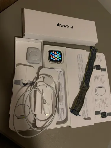 Apple Watch SE 2ª gen - 44mm - 98% - com pulseira Nike