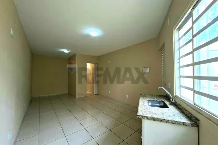 Kitnet para locação no bairro Saúde, Mogi Mirim Unidade 4 em frente à praça | R$ 1.000 +