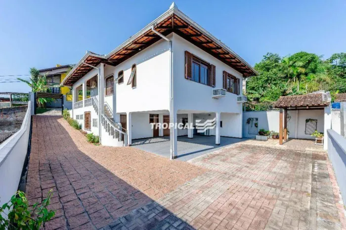Casa com 3 dormitórios à venda, 228 m² por R$ 1.300.000,00 - Salto - Blumenau/SC