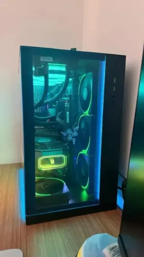 PC Gamer Ryzen 7 9800X3D + RTX 5080 + Monitor Alienware 320Hz + Volante G29 e pedal